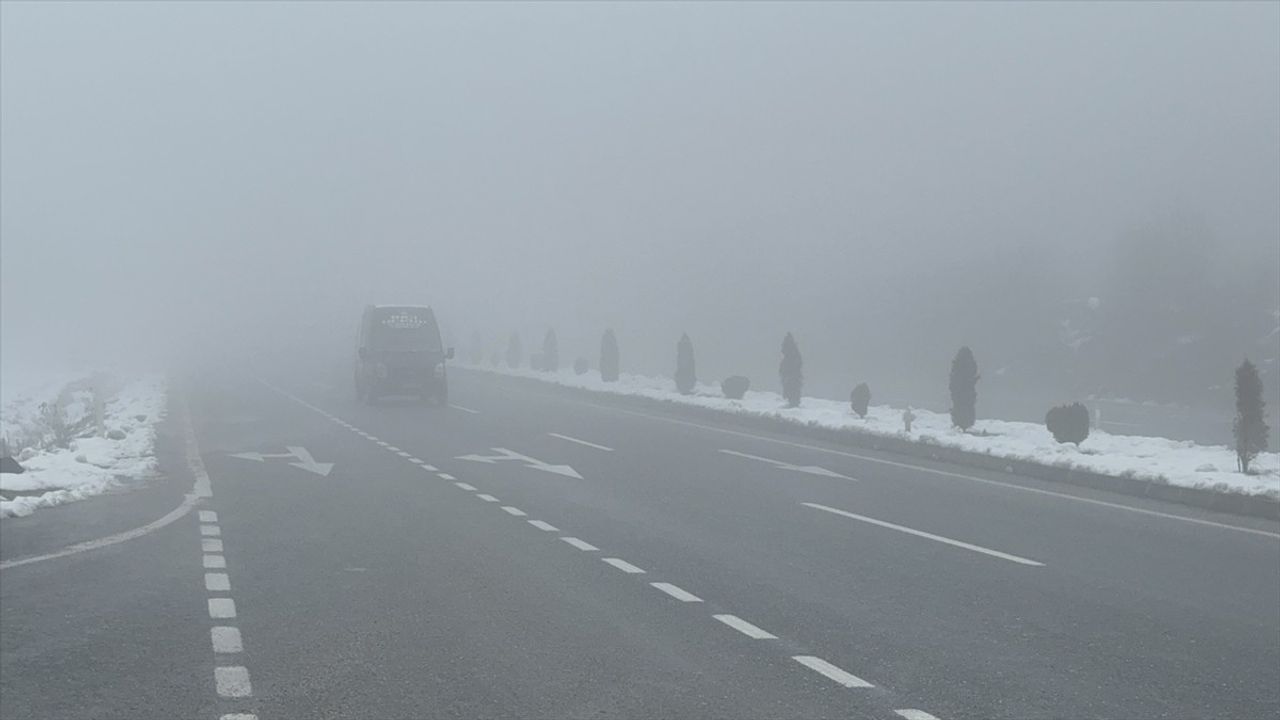 Kastamonu'da Sis Ulaşımı Zorlaştırıyor