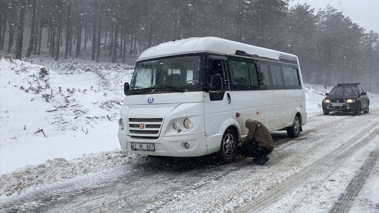 Kazdağları'nda Kar Yağışı Ulaşımı Zorlaştırıyor