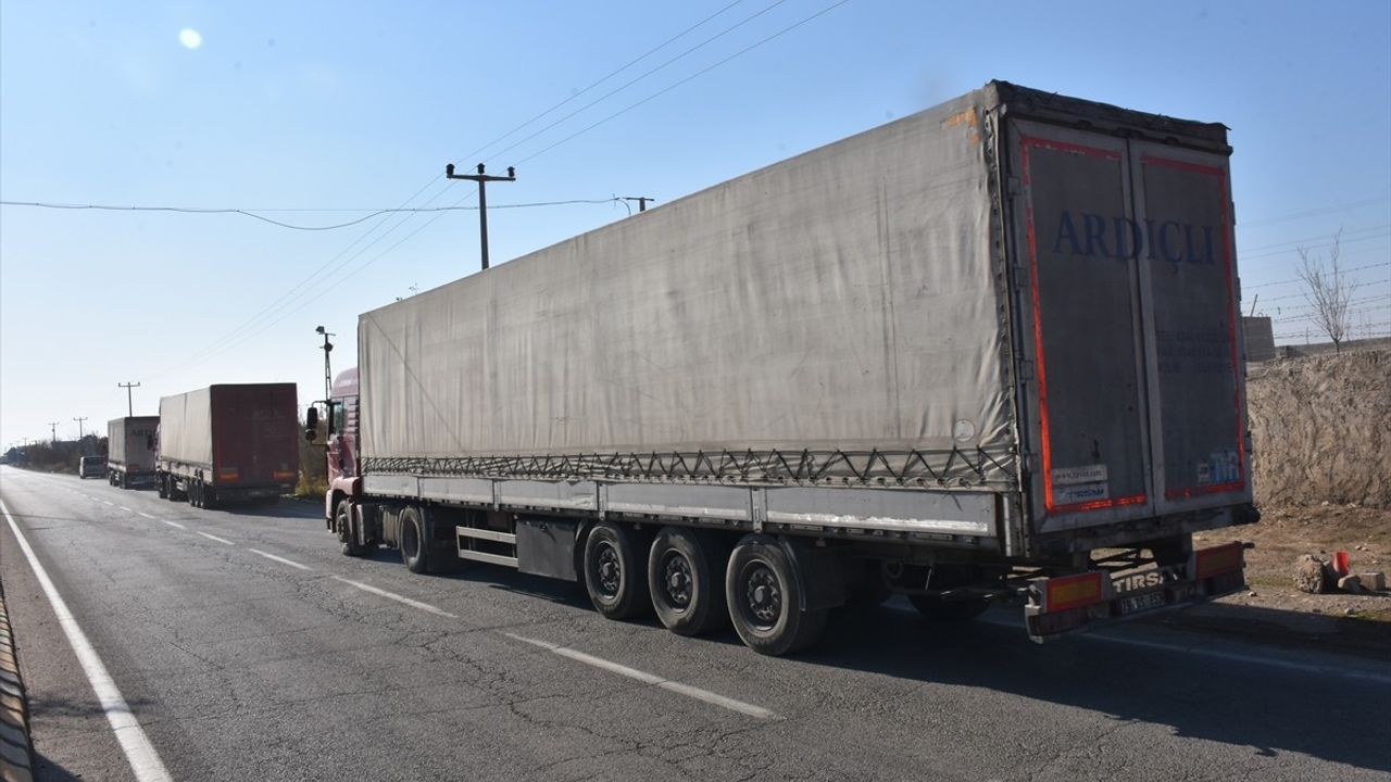 Kilis'ten Suriye'ye İnsani Yardım Gönderildi