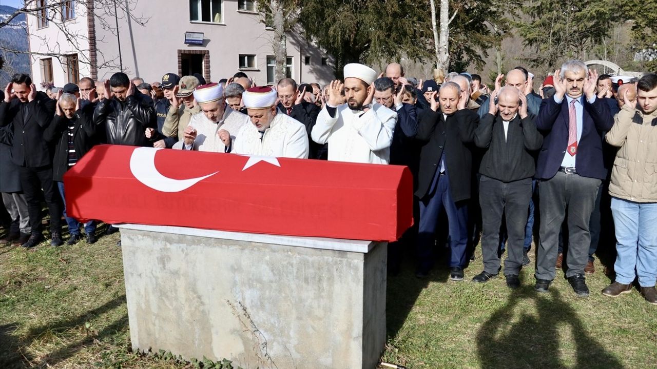 Kore Gazisi Ali Paşa Albayrak Trabzon'da Son Yolculuğuna Uğurlandı