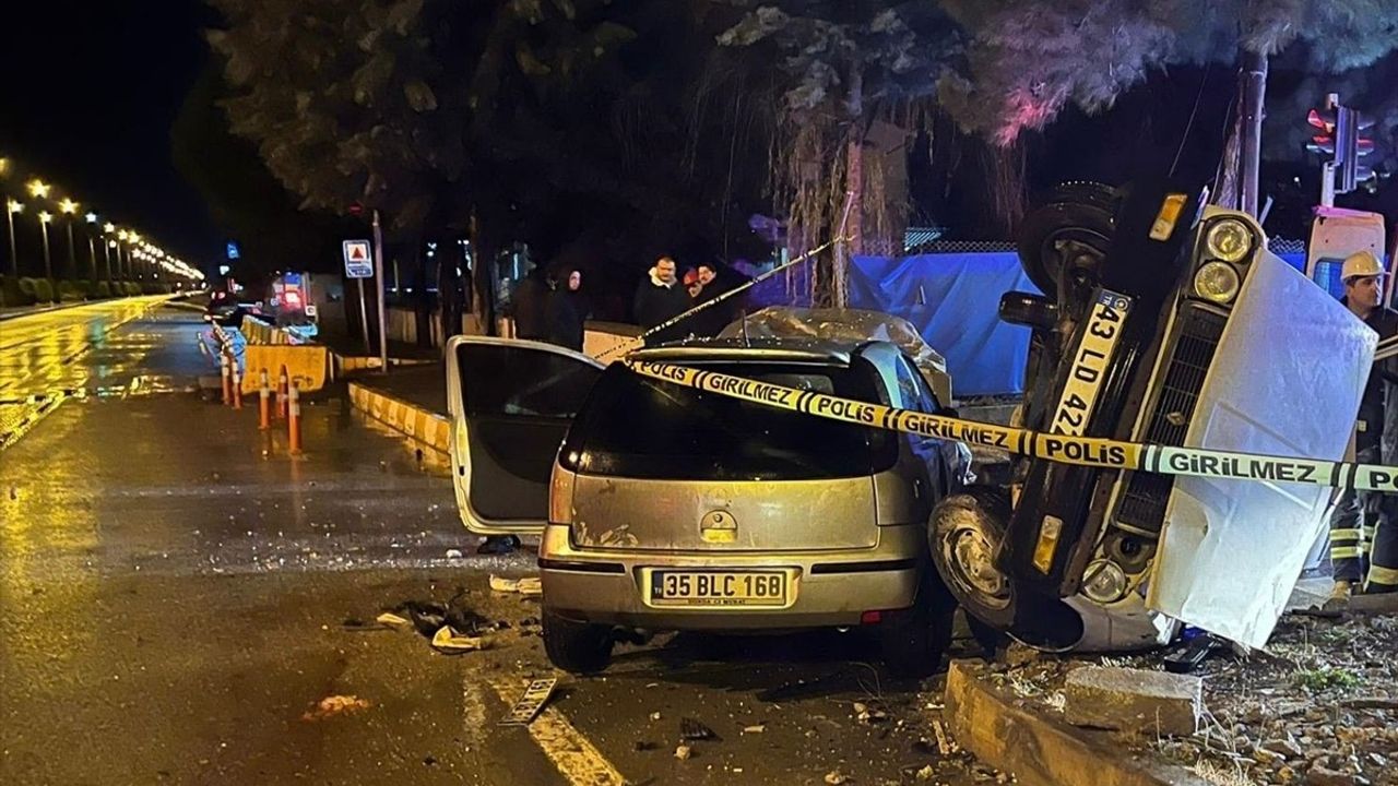 Kütahya'da Trafik Kazası: 2 Ölü, 2 Yaralı