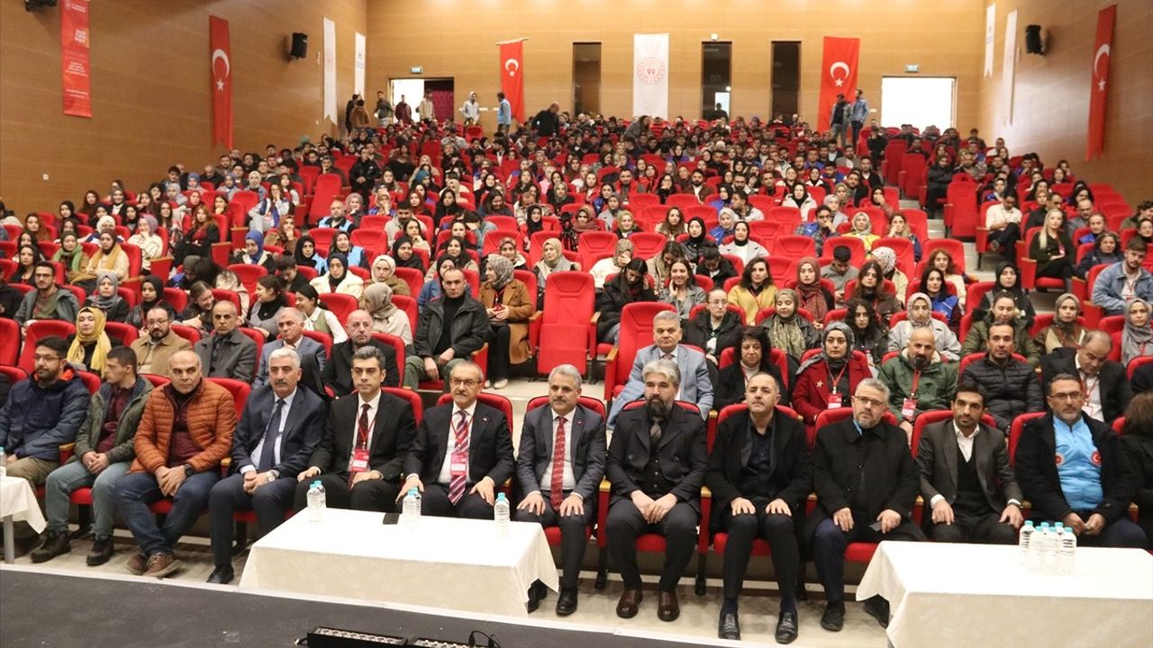 Malatya'da Gençlik Politika Belgesi Vizyon Çalıştayı Yapıldı