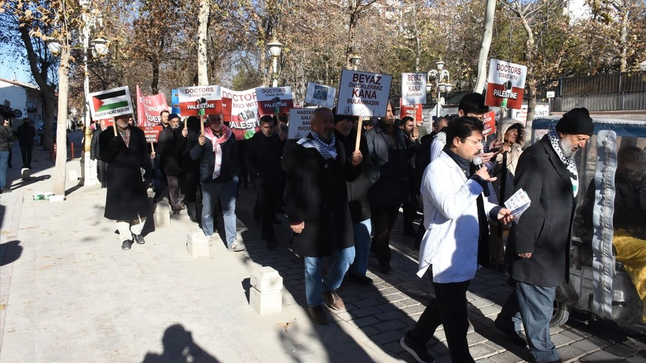 Malatya'da Sağlık Çalışanlarından İsrail'e Tepki