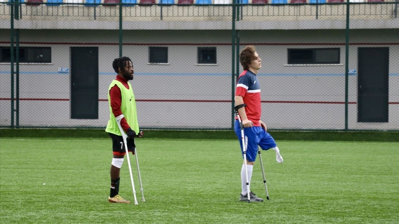 Manuel Chiquete: Engelli Olmasına Rağmen Futboldan Kopmadı