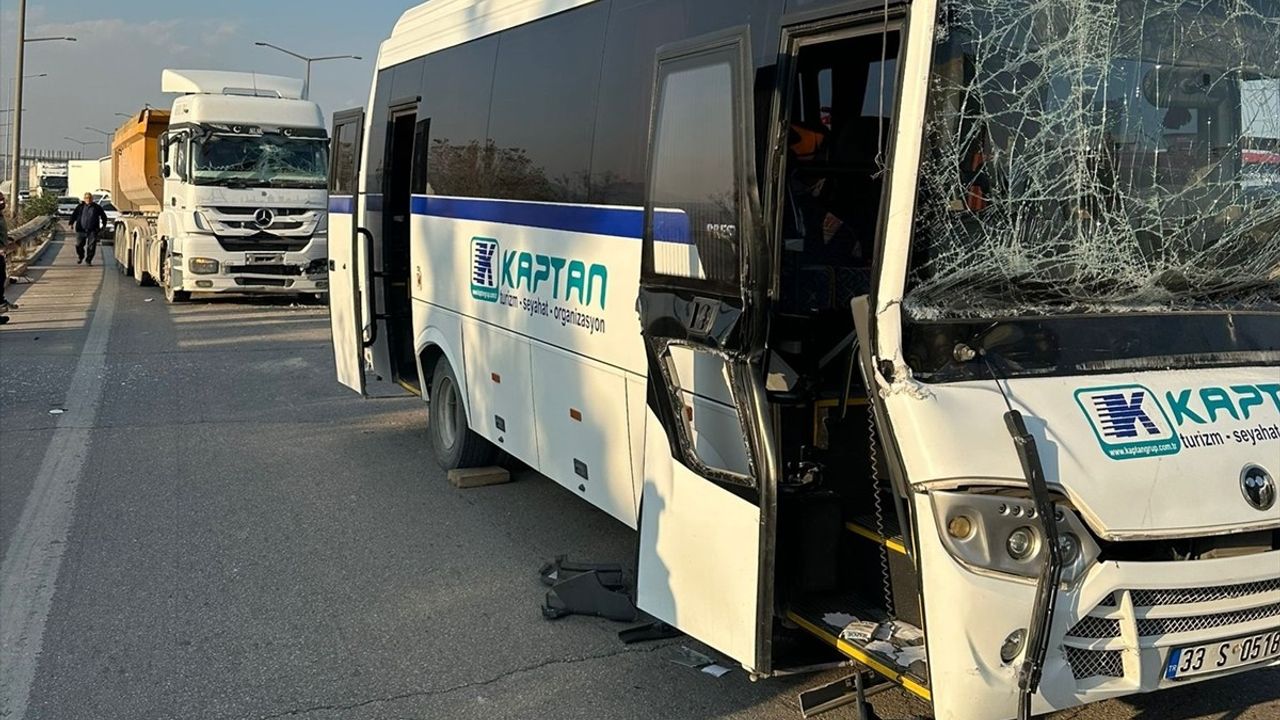 Mersin Tarsus'ta Zincirleme Trafik Kazası: 5 Yaralı