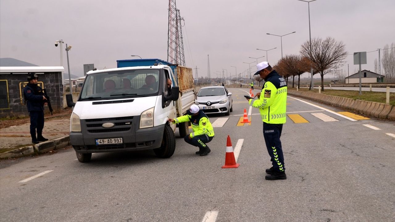 Muş'ta Kış Lastiği Denetimleri Gerçekleştirildi