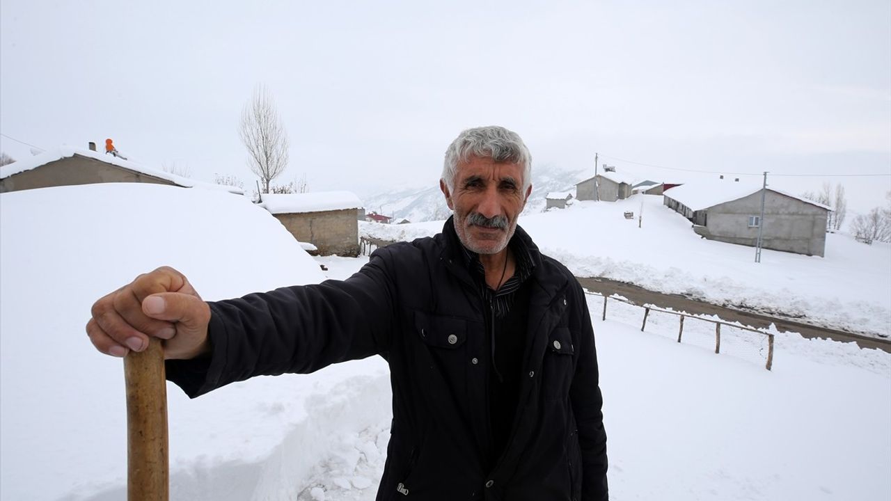 Muş'taki Köyler Karla Kaplandı