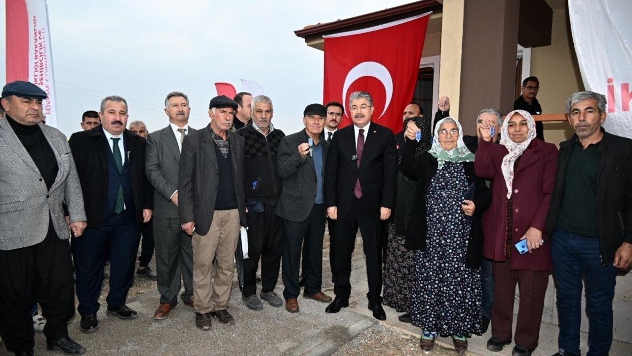 Osmaniye'de Depremzedelere 50 Yeni Köy Evi Teslim Edildi