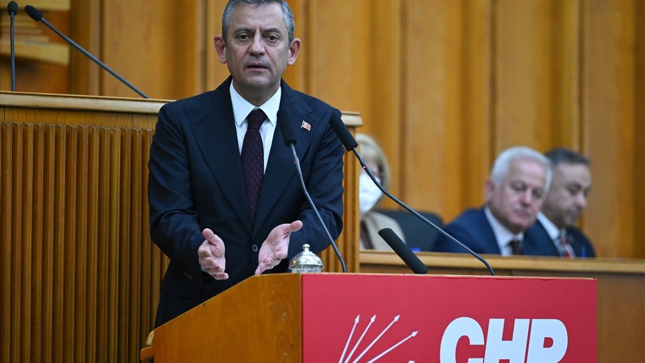 Özgür Özel'den CHP Toplantısında Önemli Açıklamalar