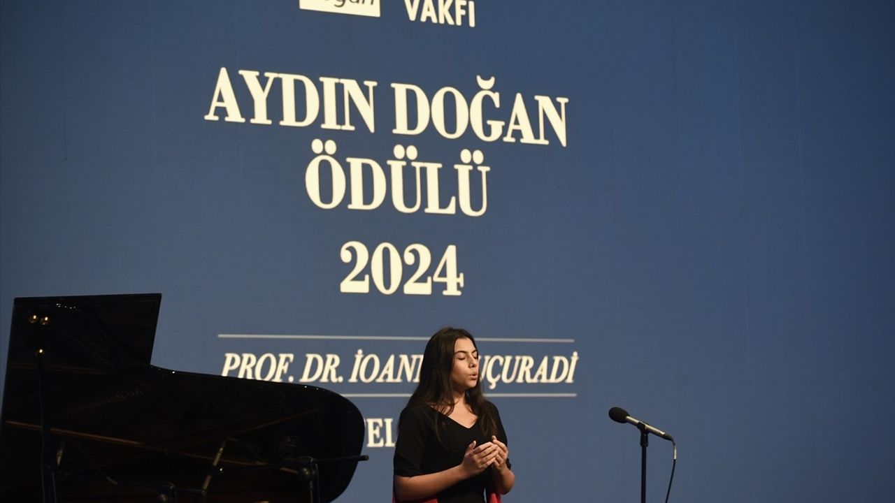 Prof. Dr. İoanna Kuçuradi Aydın Doğan Ödülü'nü Aldı