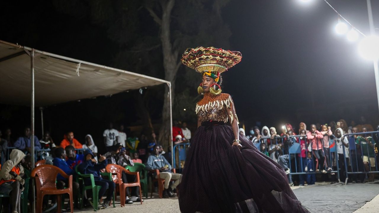 Saint-Louis'te 24. Fanal Festivali ve Sokak Defilesi