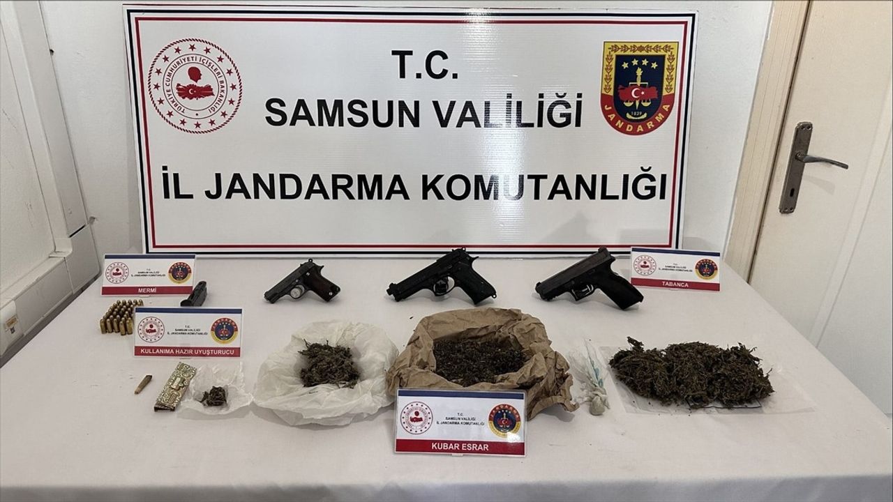 Samsun'da Kanepe İçine Saklanmış Uyuşturucu Ele Geçirildi