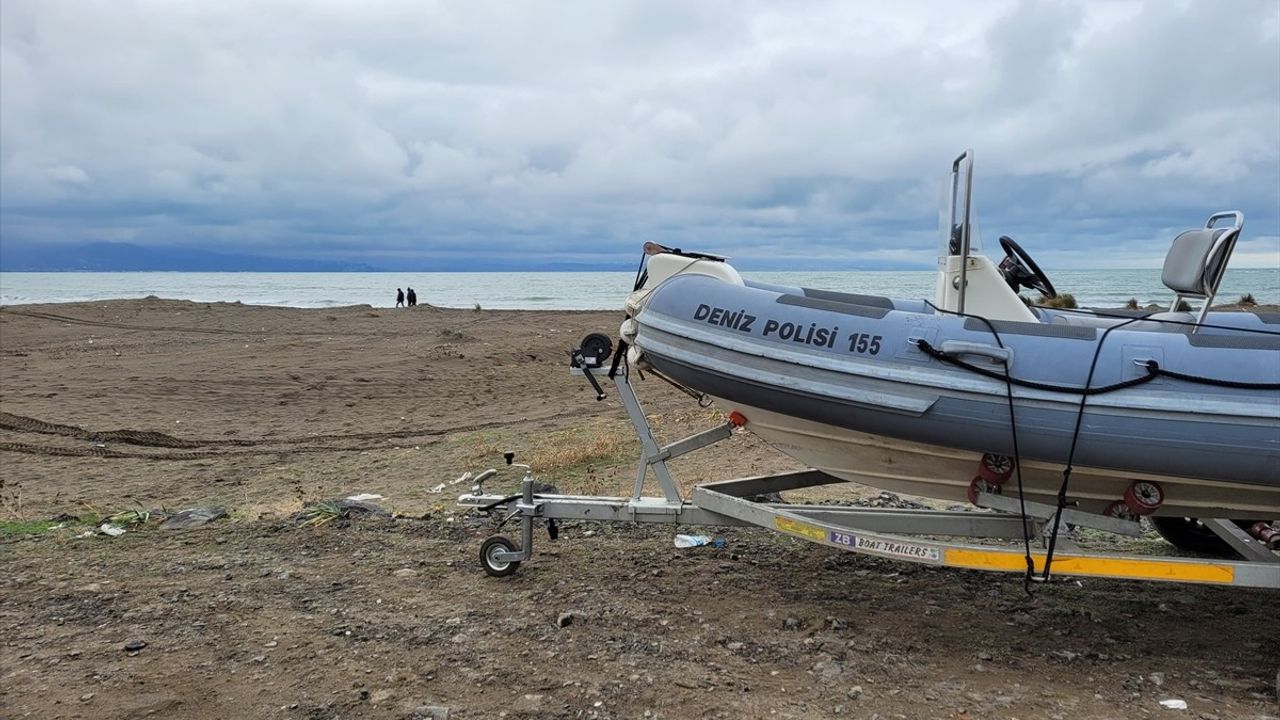 Samsun'da Kaybolan Balıkçı İçin Arama Çalışmaları Devam Ediyor