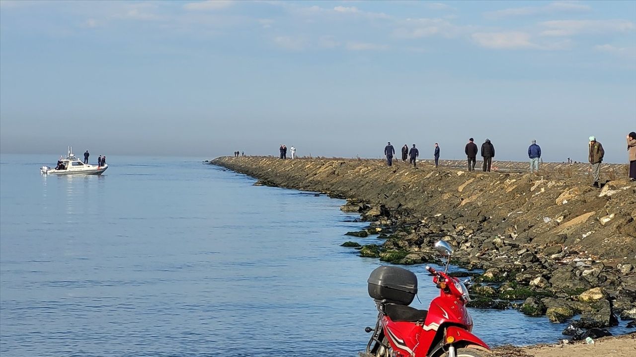 Samsun'da Kaybolan Balıkçılar İçin Arama Çalışmaları Devam Ediyor