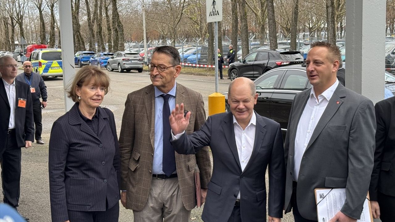 Scholz'tan Ford Fabrikasına Ziyaret