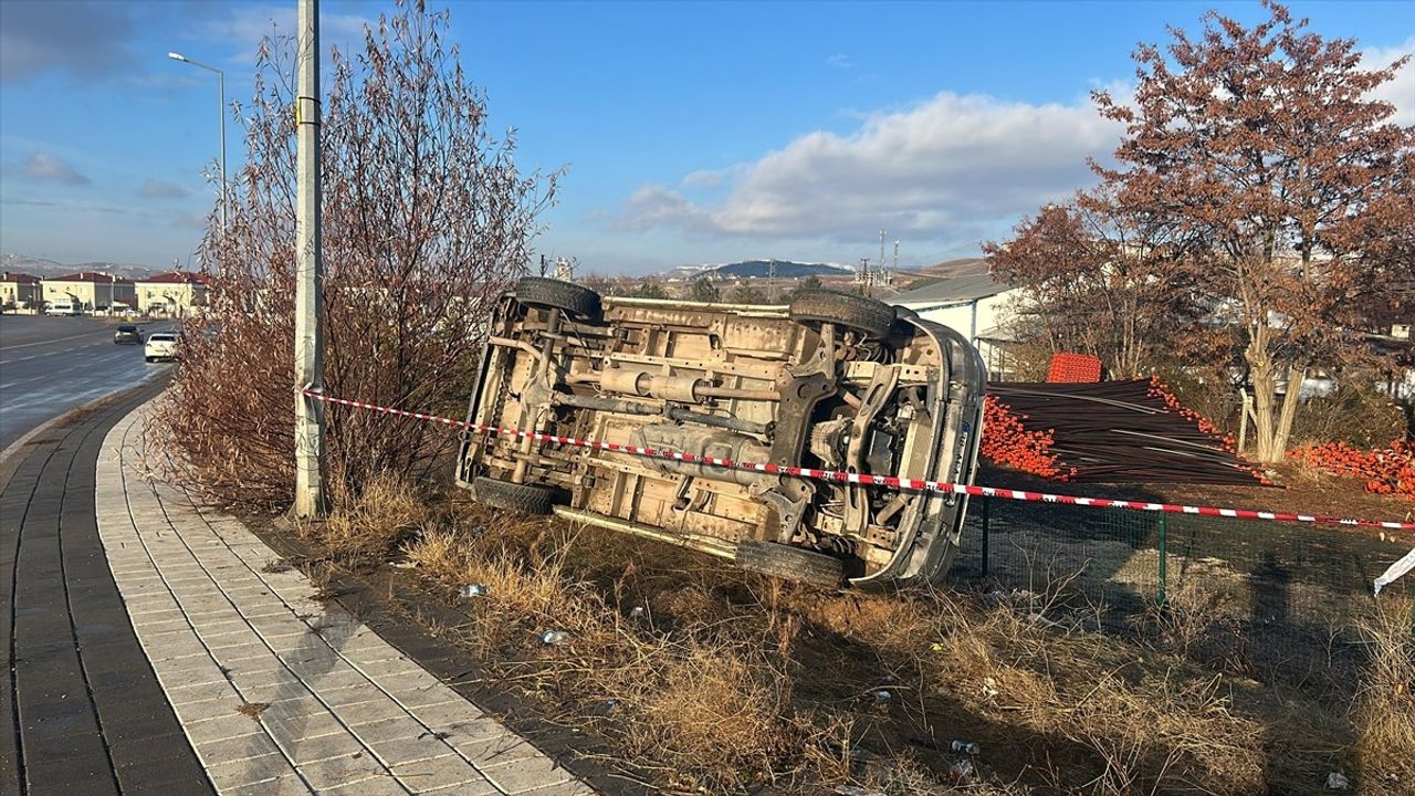 Sivas'ta Buzlanma Nedeniyle Trafik Kazaları