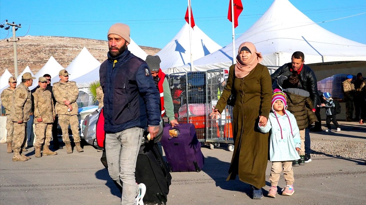 Suriyelilerin Ülkelerine Dönüşü Devam Ediyor