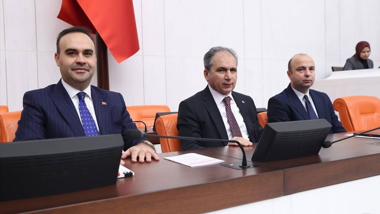 TBMM'de 2025 Bütçesi Görüşmeleri Devam Ediyor