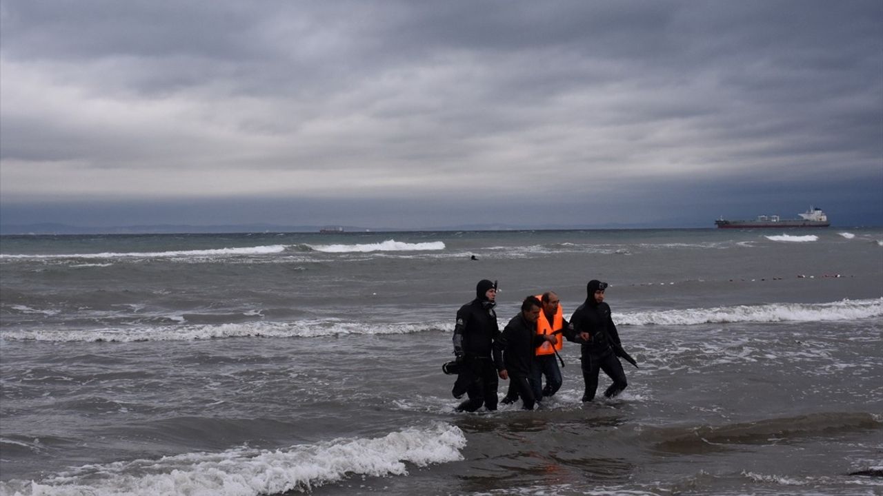 Tekirdağ'da Fırtına: Mahsur Kalan İki Kişi Kurtarıldı