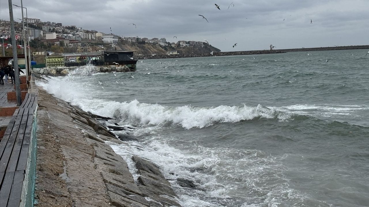 Tekirdağ'da Poyraz Denizde Ulaşımı Aksatıyor