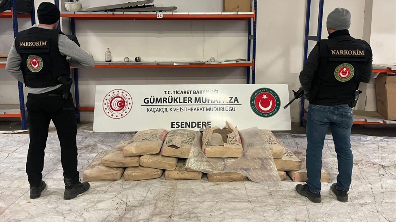 Ticaret Bakanlığı'nın Kaçakçılıkla Mücadelesi: 493 Kilogram Uyuşturucu Ele Geçirildi