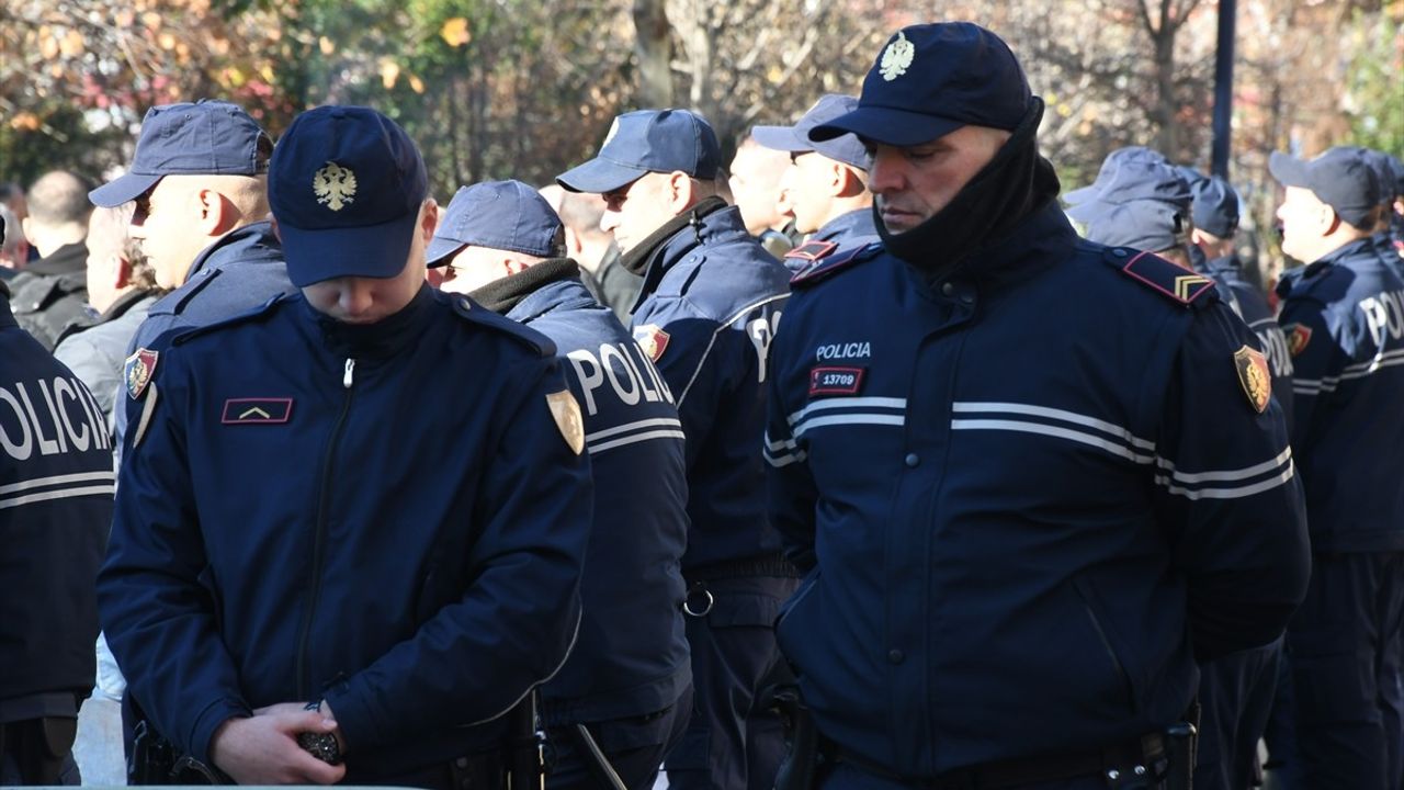 Tiran'daki Protestolar Sürüyor: Belediye Başkanı Veliaj'a İstifa Çağrıları