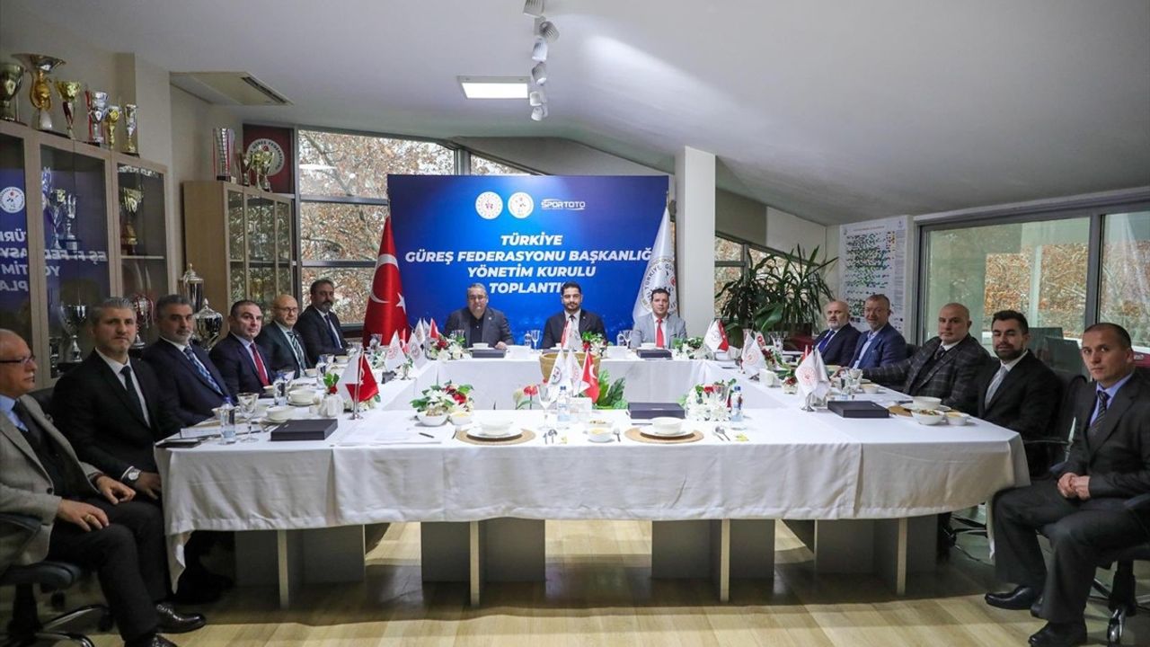 Türkiye Güreş Federasyonu Yeni Yönetimi İlk Toplantısını Gerçekleştirdi