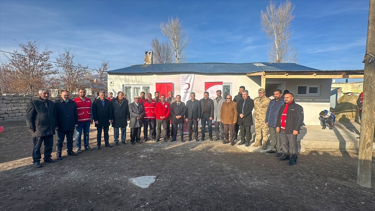 Van'da Yaşlı Kadın ve Torunlarına Yeni Bir Yuva