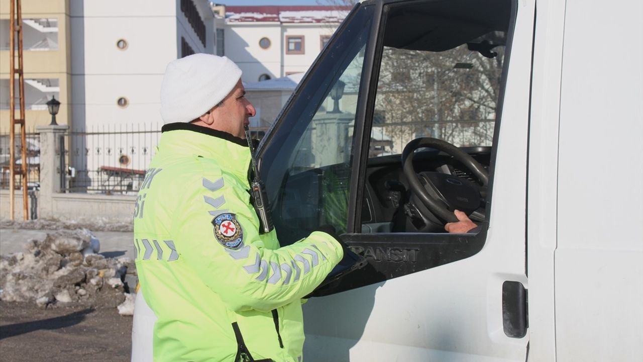 Van'da Zorunlu Kış Lastiği Denetimi Gerçekleştirildi