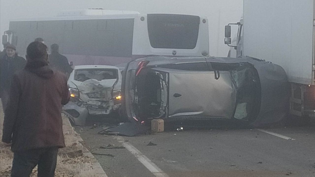 Van'daki Zincirleme Trafik Kazalarında 2 Kişi Hayatını Kaybetti