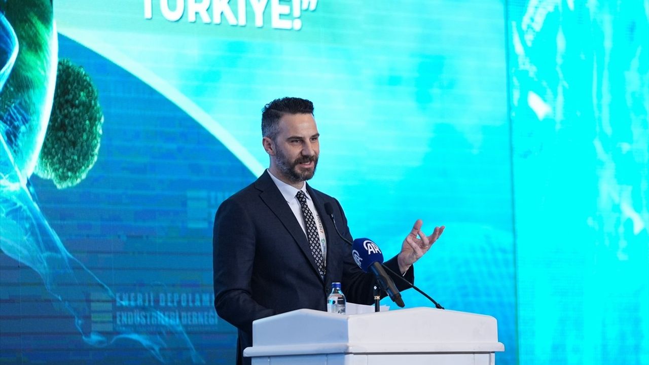 Yenilenebilir Enerji Yatırımları İthalatı Geride Bıraktı