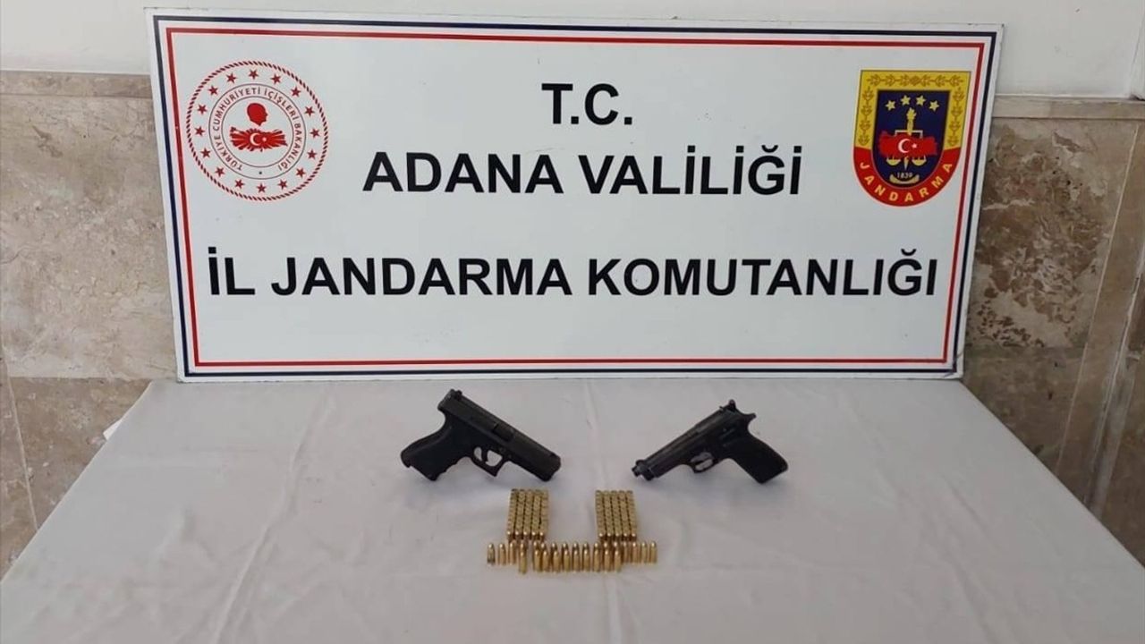 Adana'da Gümrük Kaçağı Cep Telefonları ve Ruhsatsız Silahlar Ele Geçirildi