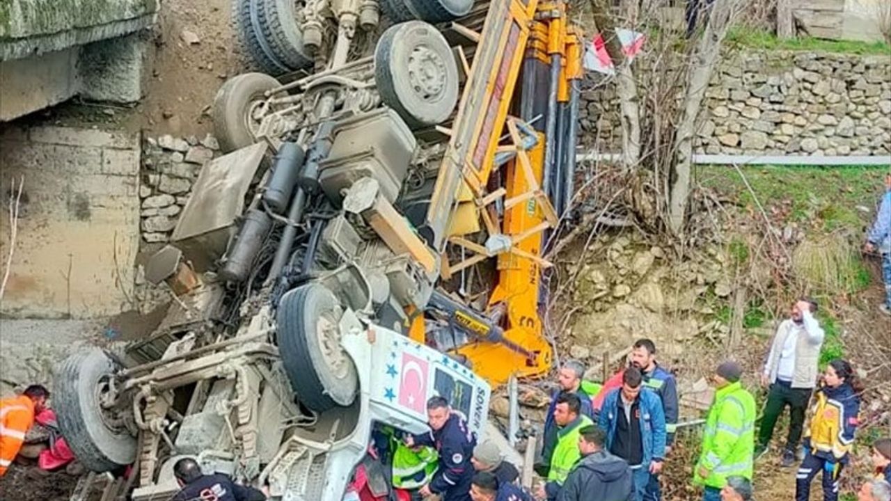 Adana'da Köprüde Devrilen Vinci Kaza: İki Yaralı