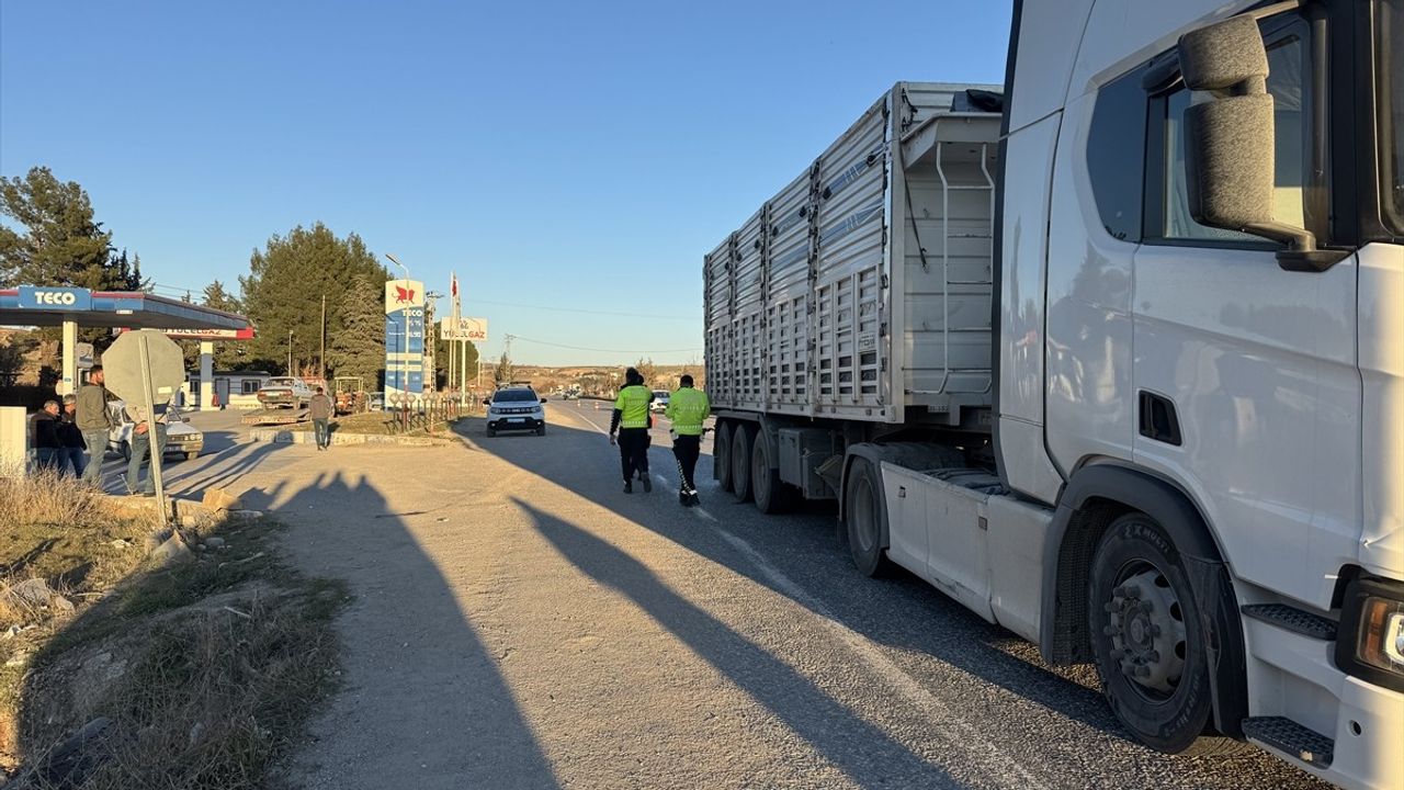 Adıyaman'da Tır Çarpması Sonucu Bir Yaya Hayatını Kaybetti