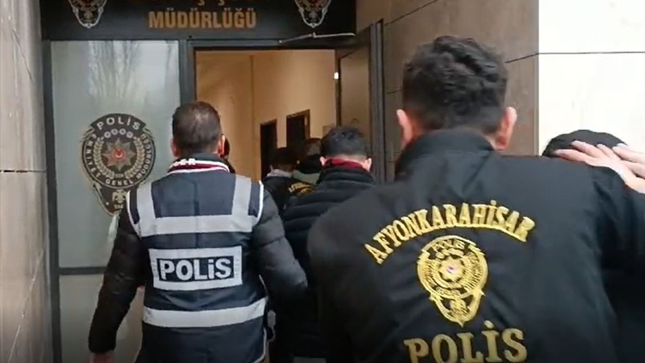 Afyonkarahisar'da 4 Otomobil Hırsızı Tutuklandı