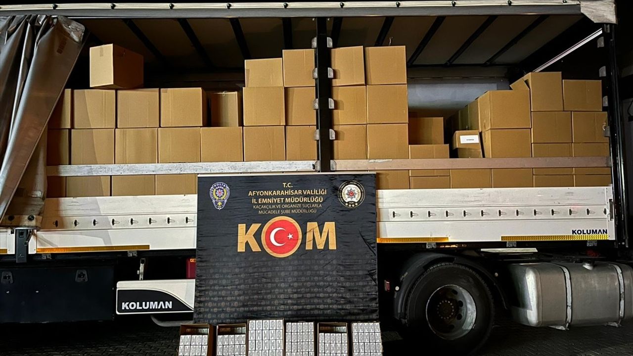 Afyonkarahisar'da Kaçak Sigara Kağıdı Operasyonu: 6 Milyon Ele Geçirildi