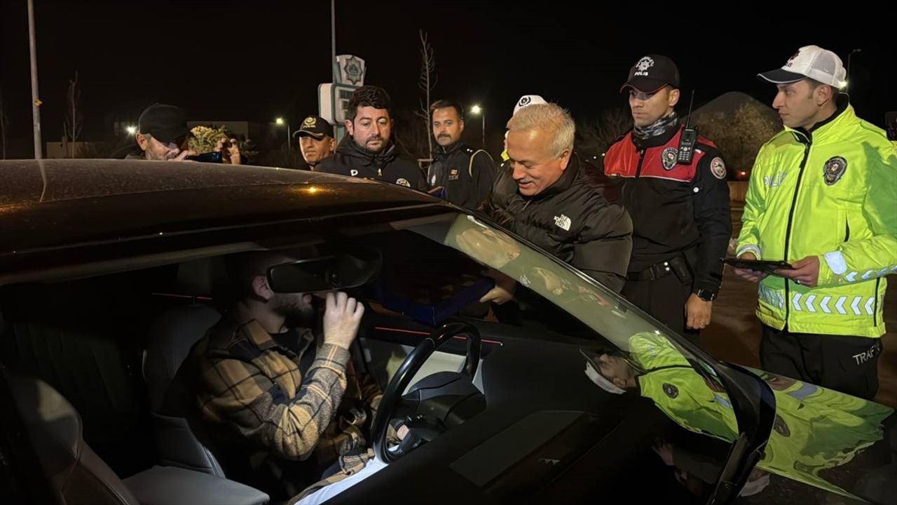 Aksaray Valisi Kumbuzoğlu Yeni Yıla Mürettebatla Birlikte Girdi