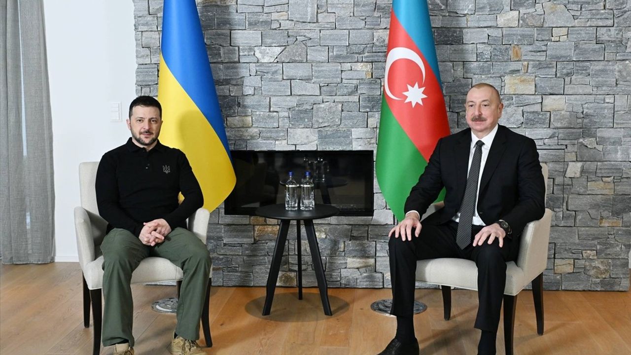 Aliyev ve Zelenskiy Davos'ta Bir Araya Geldi