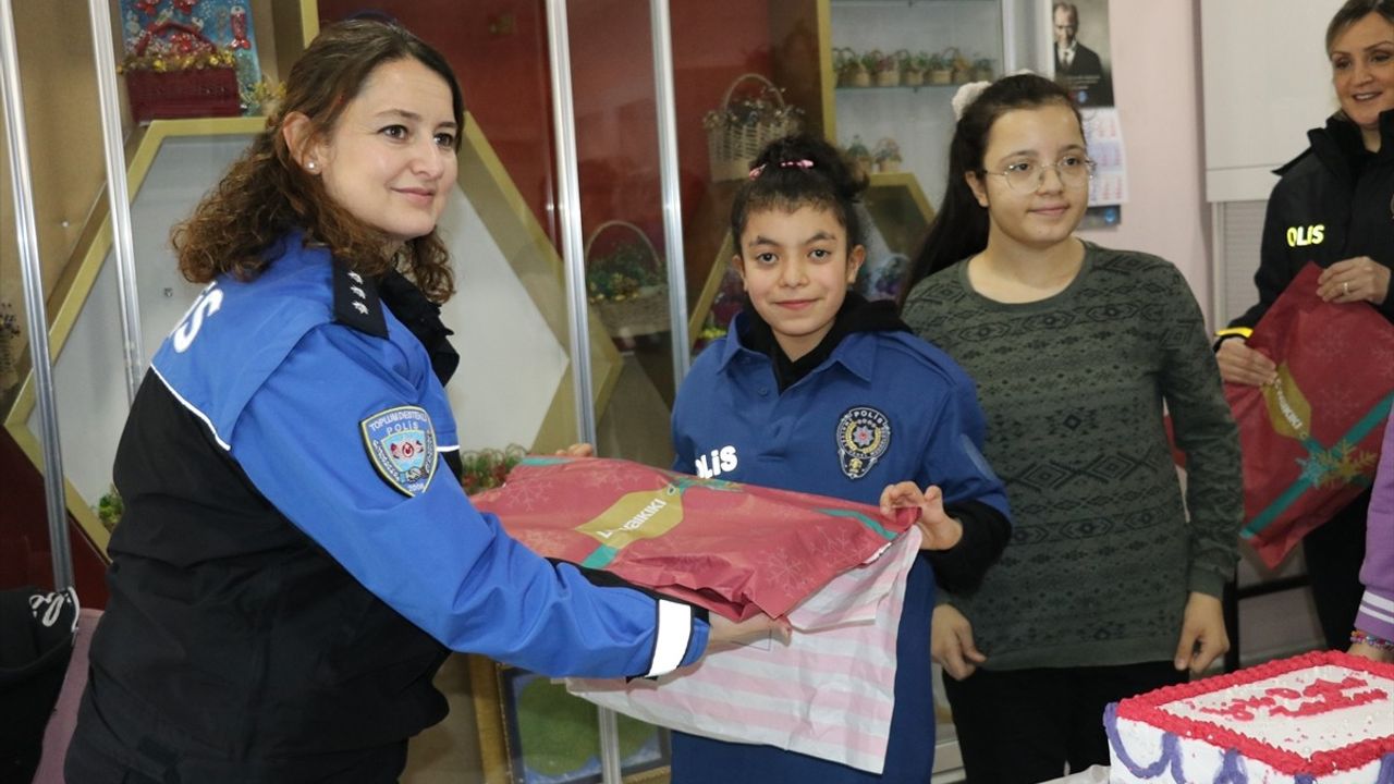 Amasya'da Engelli Öğrenciye Polis Sürprizi