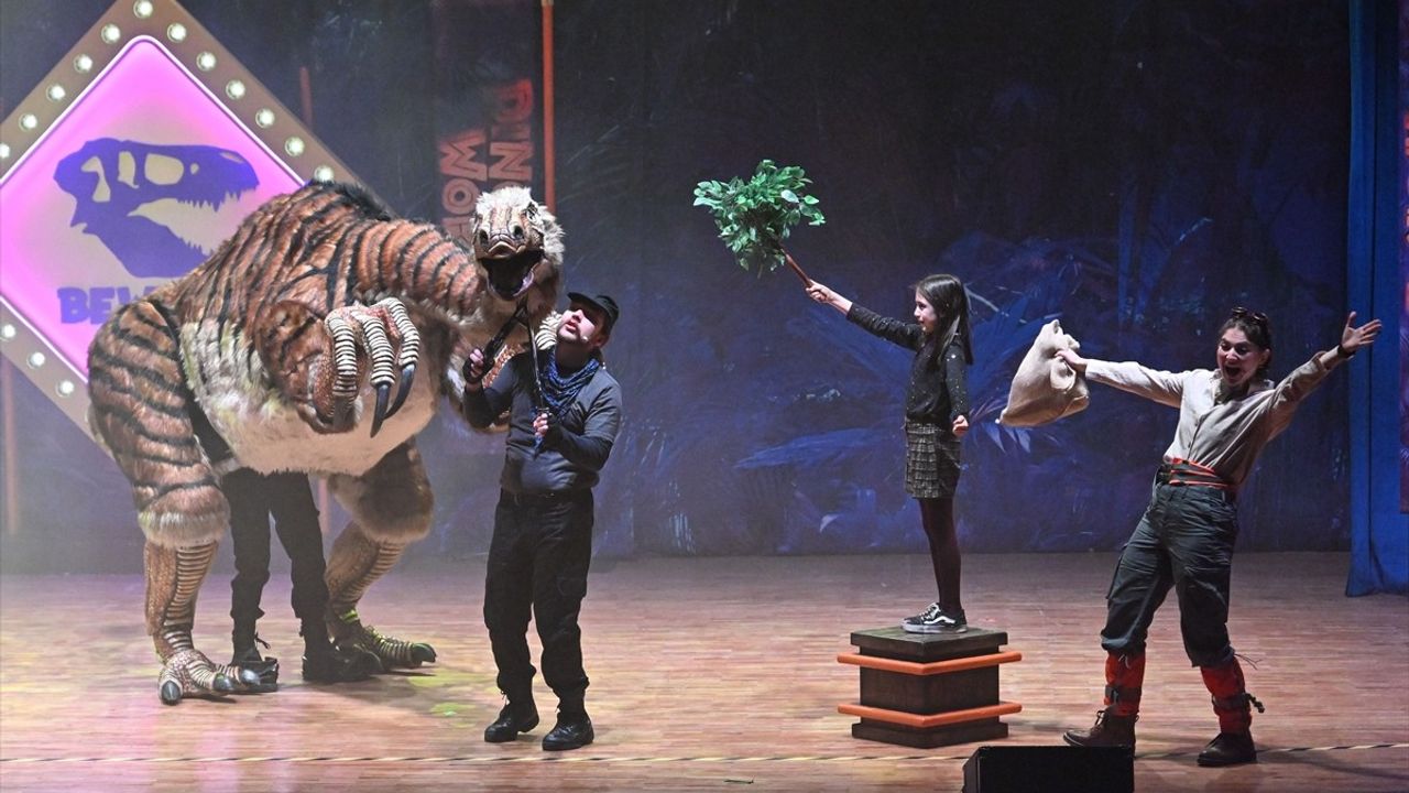 Ankara'da 'Dinosaur World Live' Tiyatro Gösterimi