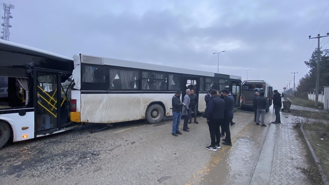 Ankara'da Zincirleme Trafik Kazası: 26 Yaralı