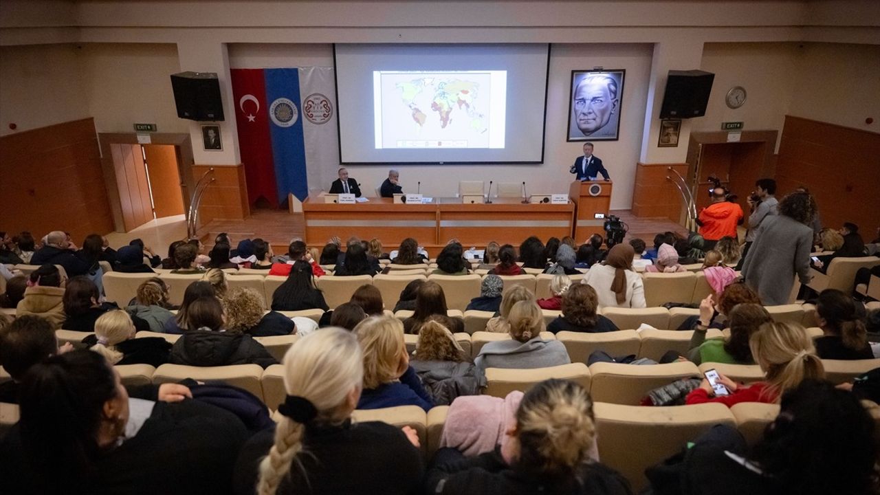 Ankara Üniversitesi'nde Rahim Ağzı Kanseri Farkındalık Semineri Düzenlendi