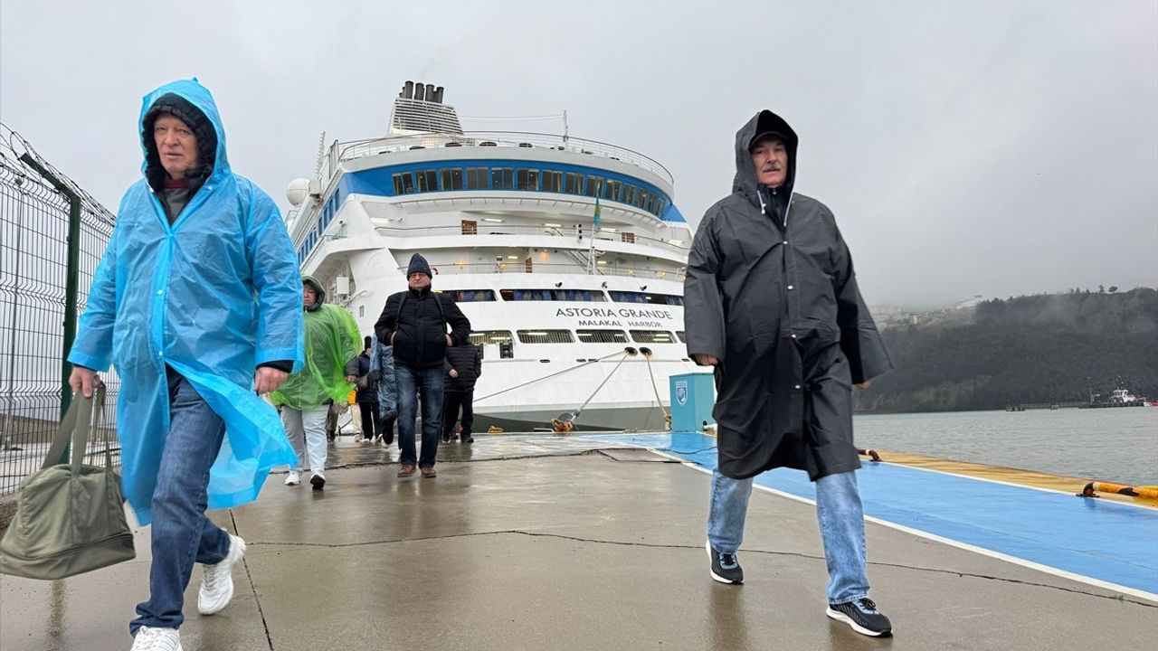 Astoria Grande Kruvaziyeri Amasra'ya Ulaştı