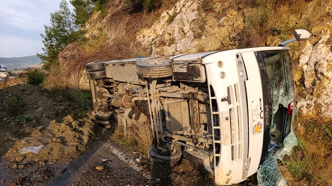 Aydın'da Tur Midibüsünün Devrilmesi Sonrası 23 Kişi Yaralandı