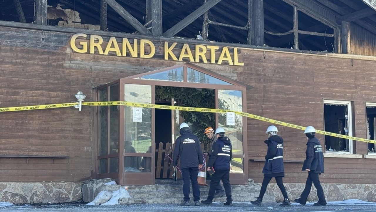 Bakanlık Ekipleri Grand Kartal Otel Yangınında İncelemelerde Bulundu