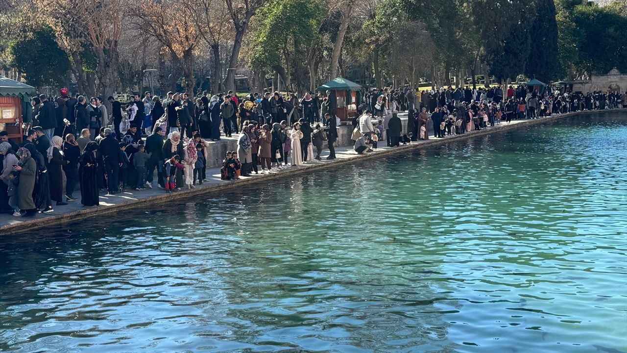 Balıklıgöl'de Yarıyıl Tatili Ziyaretçi Akını