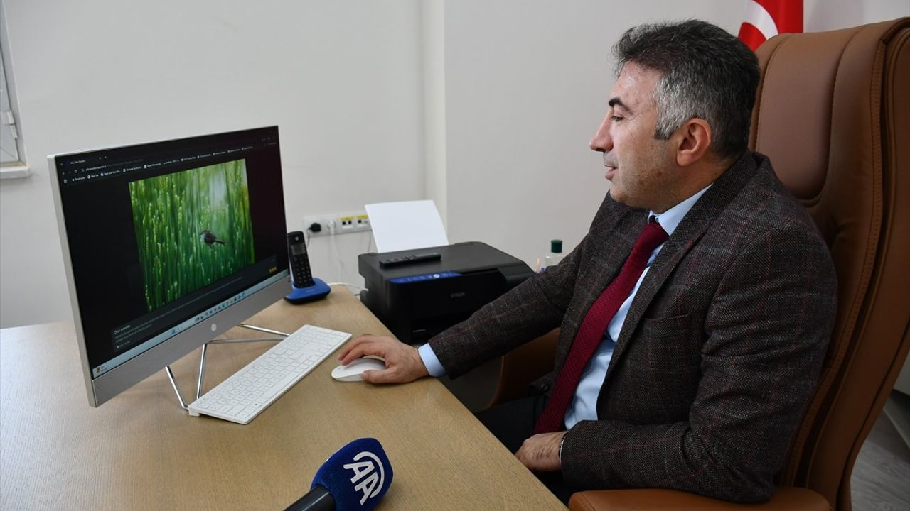 Batman Üniversitesi Rektörü İdris Demir, AA'nın Oylamasına Katıldı