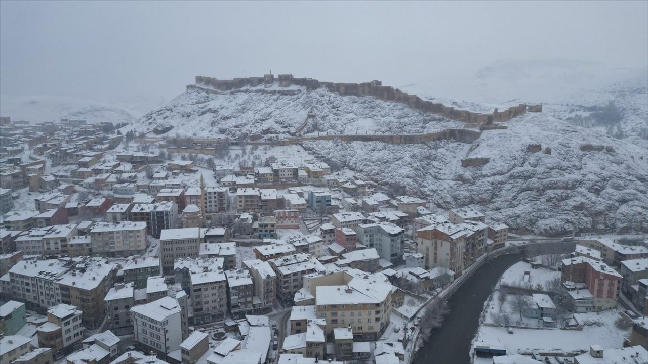 Bayburt'ta Etkili Kar Yağışı