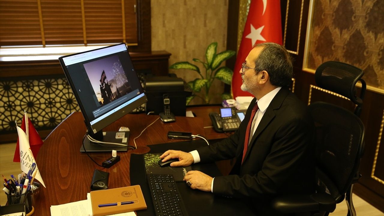 Bingöl Üniversitesi Rektörü Prof. Dr. Çelik, Yılın Kareleri Oylamasına Katıldı