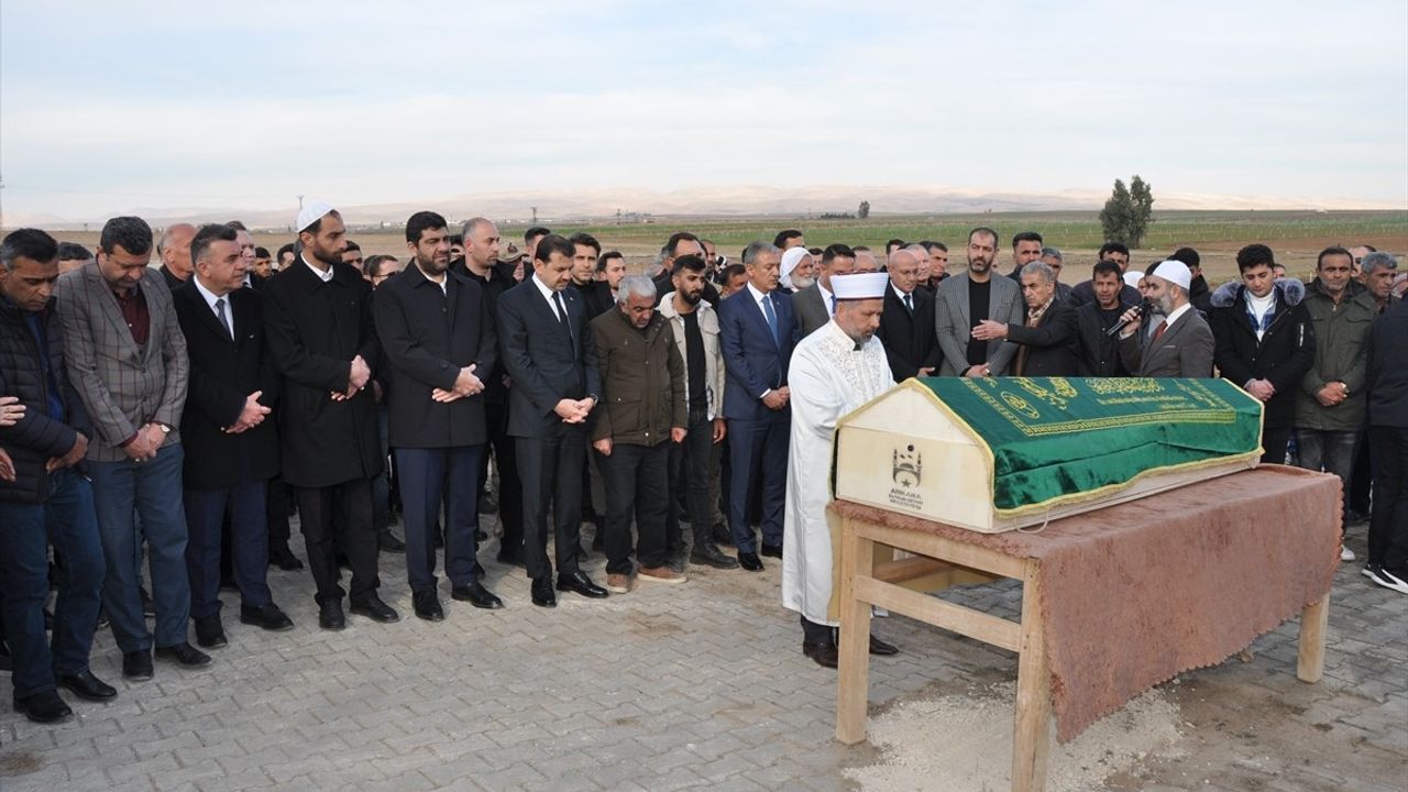 Bolu'da Yangında Hayatını Kaybeden Genç Kız, Mardin'de Defnedildi